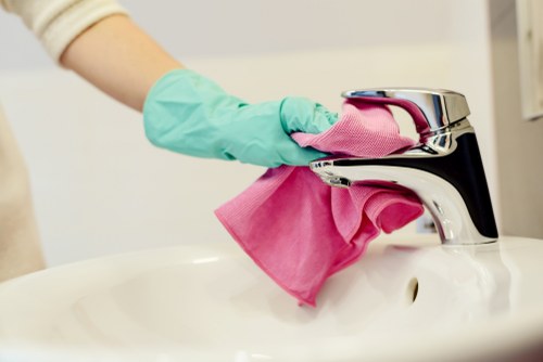Detailed dust removal and surface cleaning after construction work